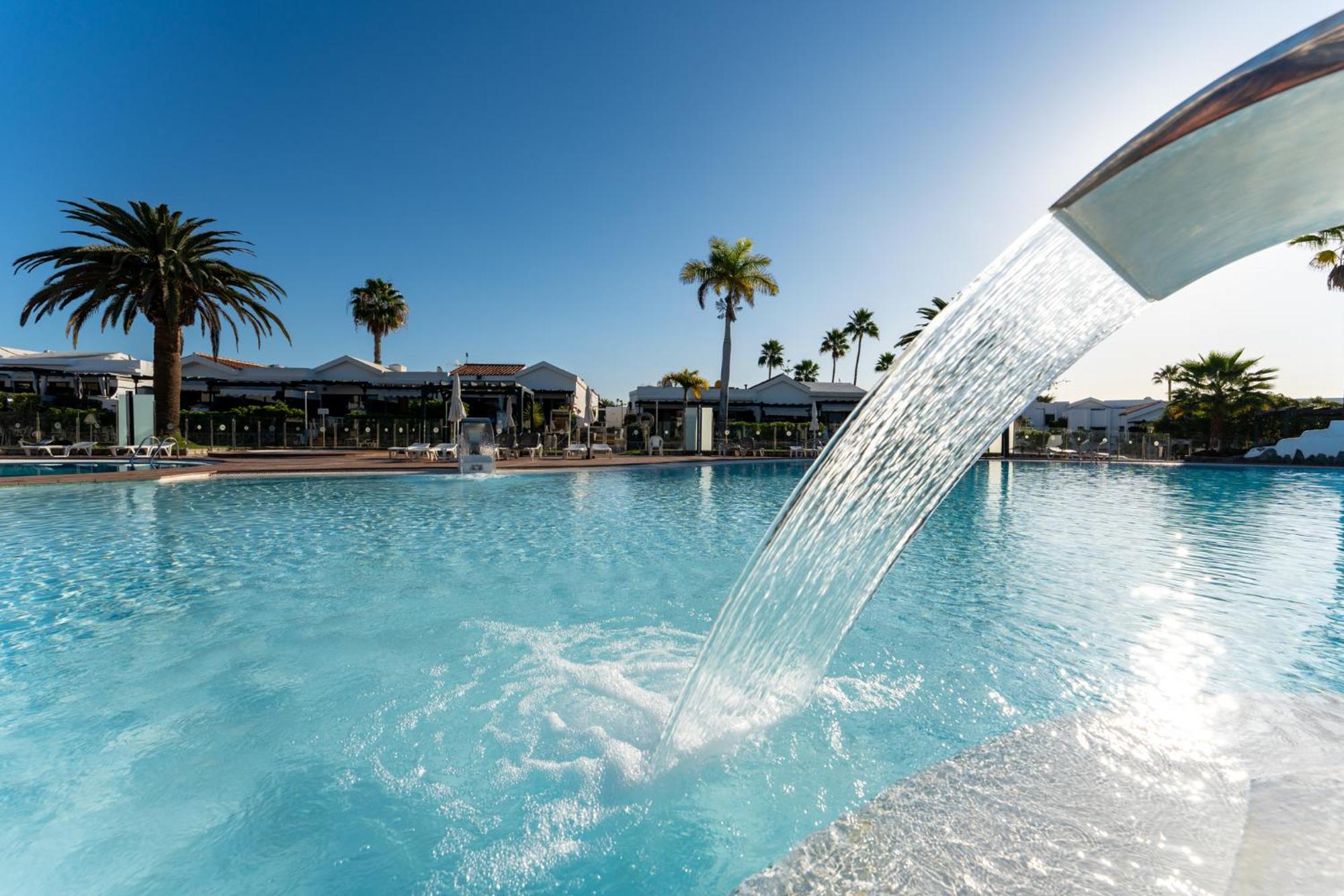 Luxury Poolside Holiday Home マスパロマス エクステリア 写真