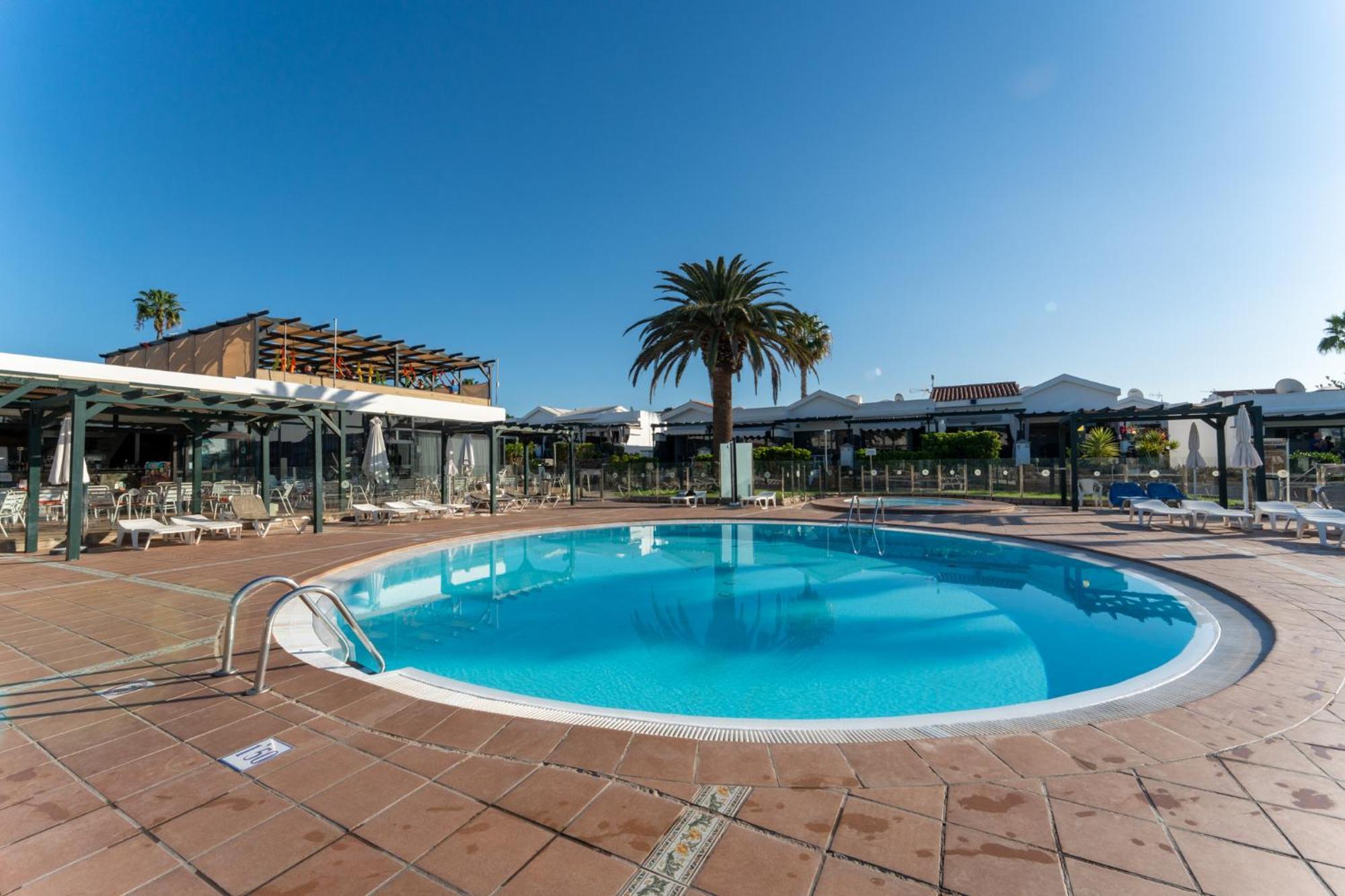 Luxury Poolside Holiday Home マスパロマス エクステリア 写真