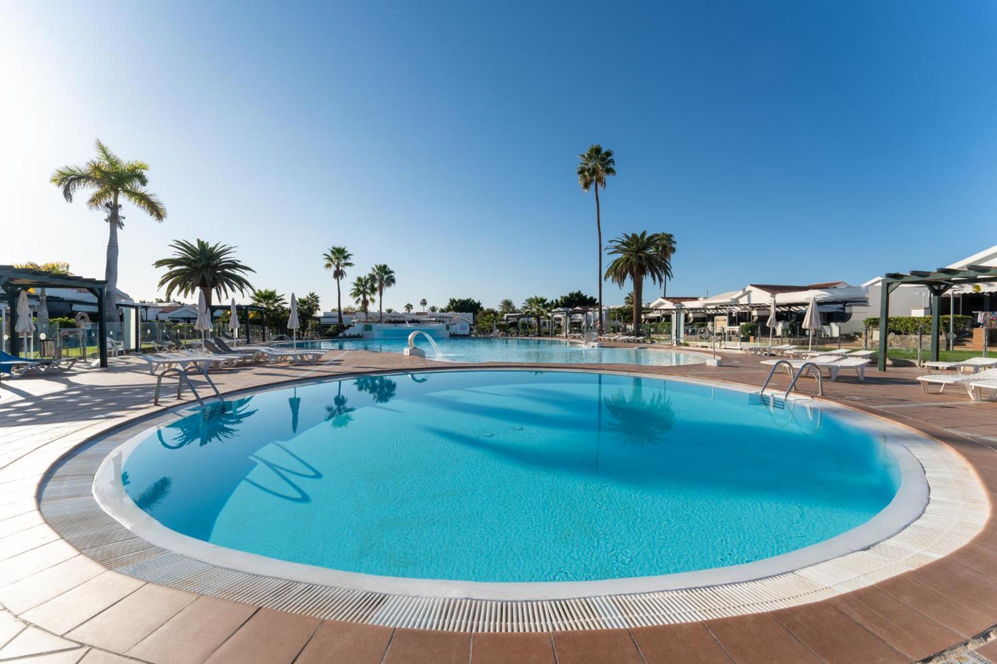 Luxury Poolside Holiday Home マスパロマス エクステリア 写真