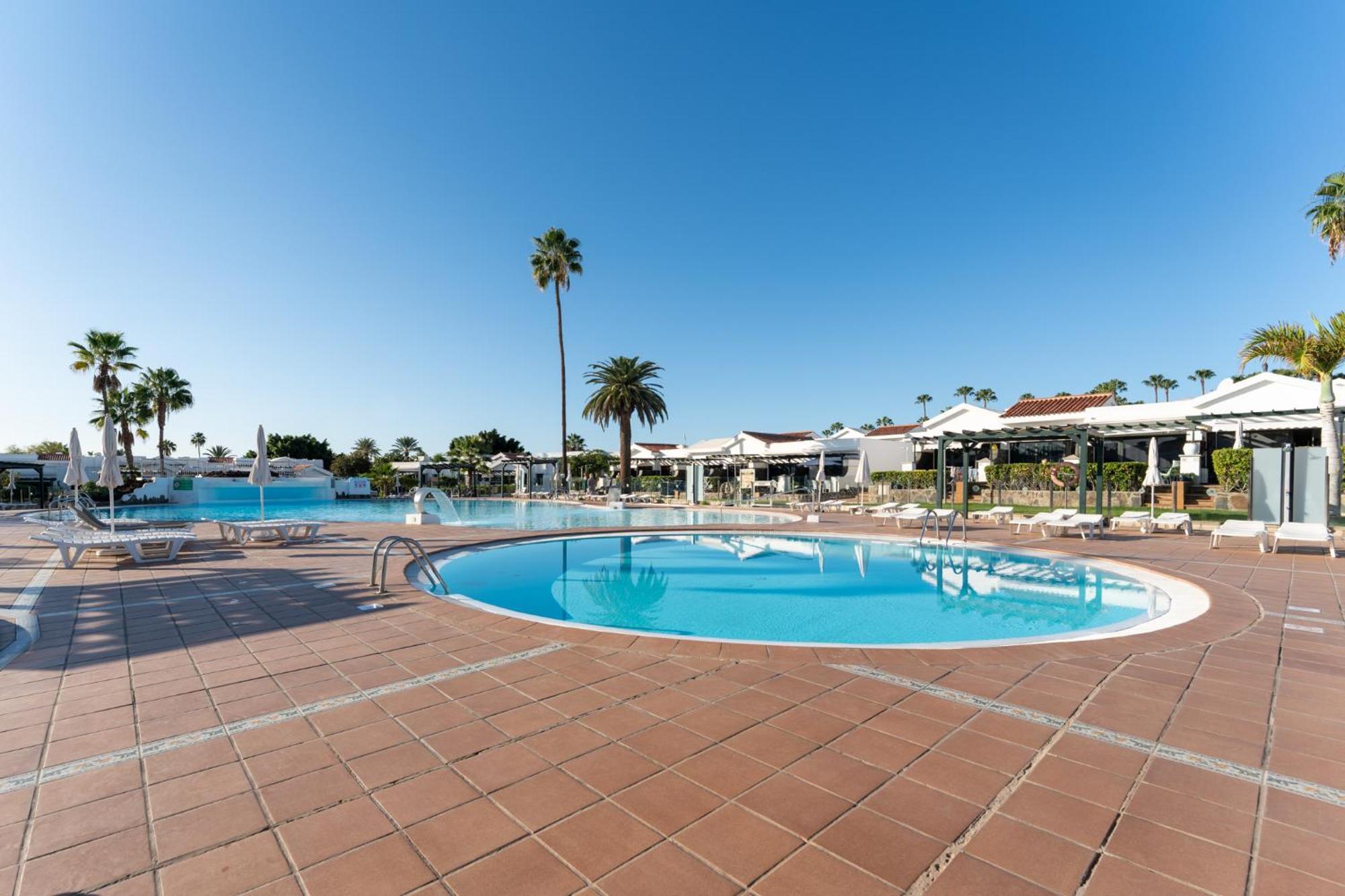 Luxury Poolside Holiday Home マスパロマス エクステリア 写真