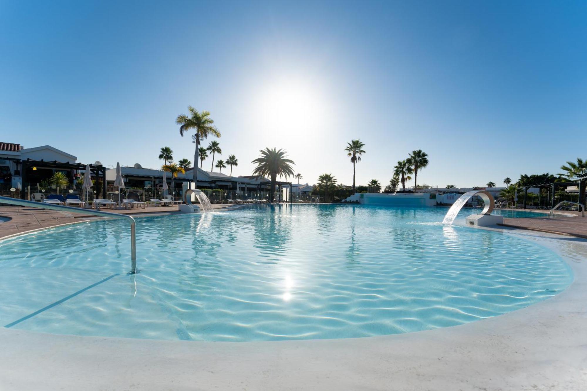 Luxury Poolside Holiday Home マスパロマス エクステリア 写真